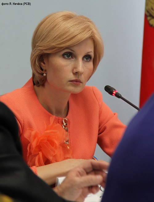 Заместитель министра социальной политики россии в платье